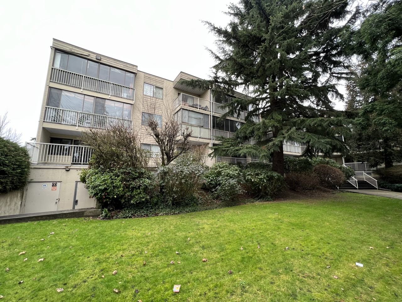 Blundell Apartments 8040 Blundell Rd, Richmond, BC V6Y 1J8 Zumper