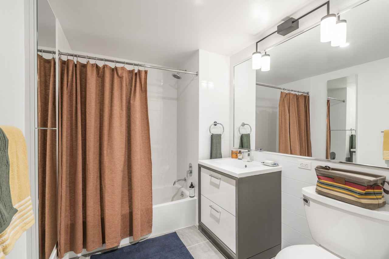 The Lois - Photo 6 of 50