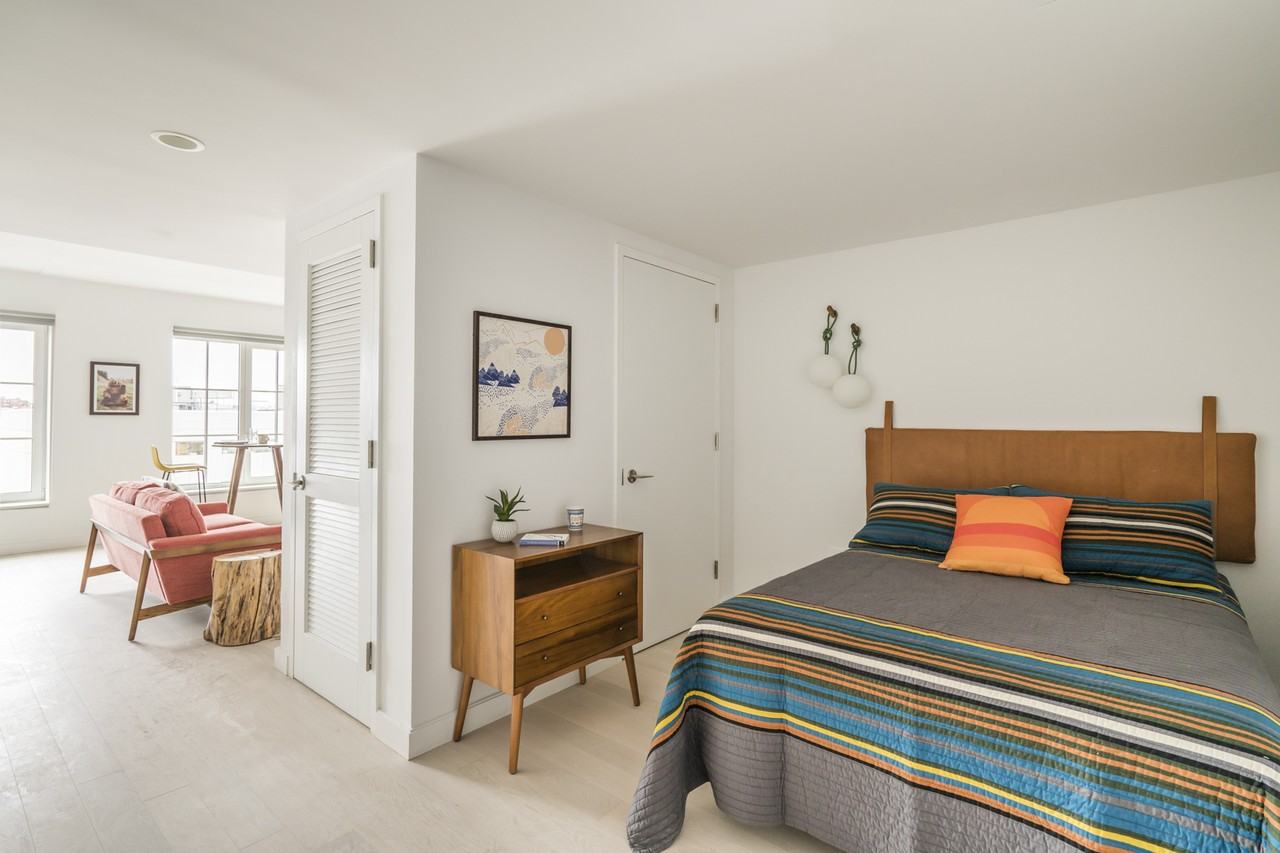 The Lois - Photo 6 of 41