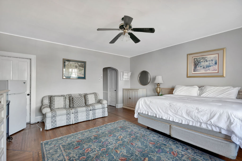 217 Loraine Ave - Photo 4 of 25