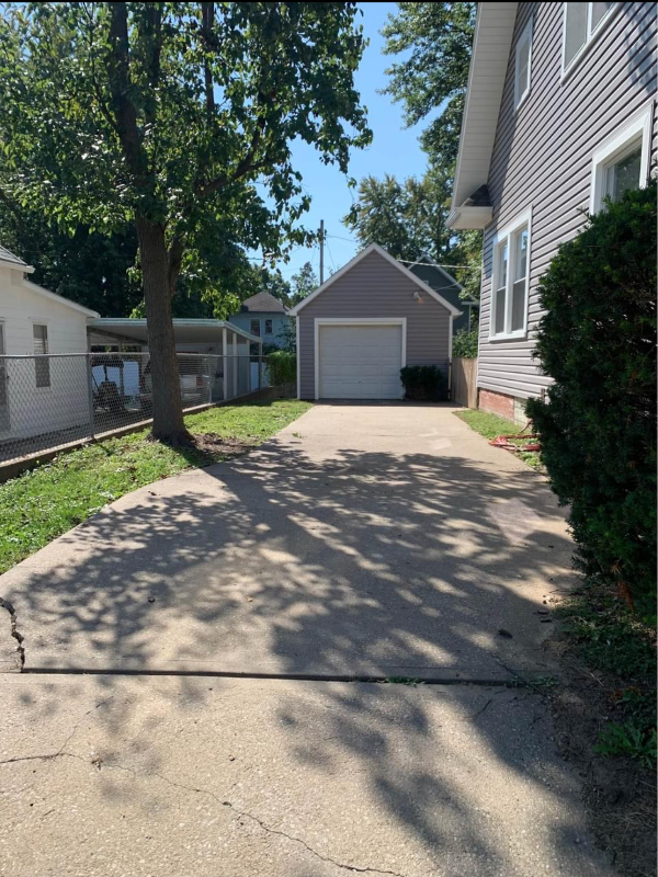 2416 Doniphan Ave - Photo 2 of 25