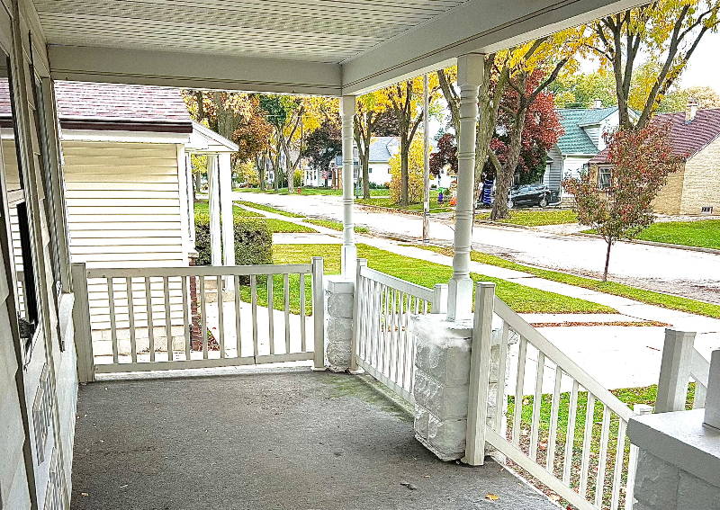 4913 N 126th St - Photo 2 of 4