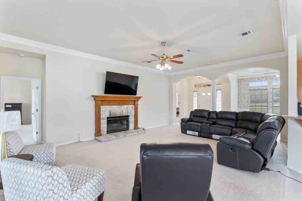 16499 Westview Trail - Photo 3 of 36