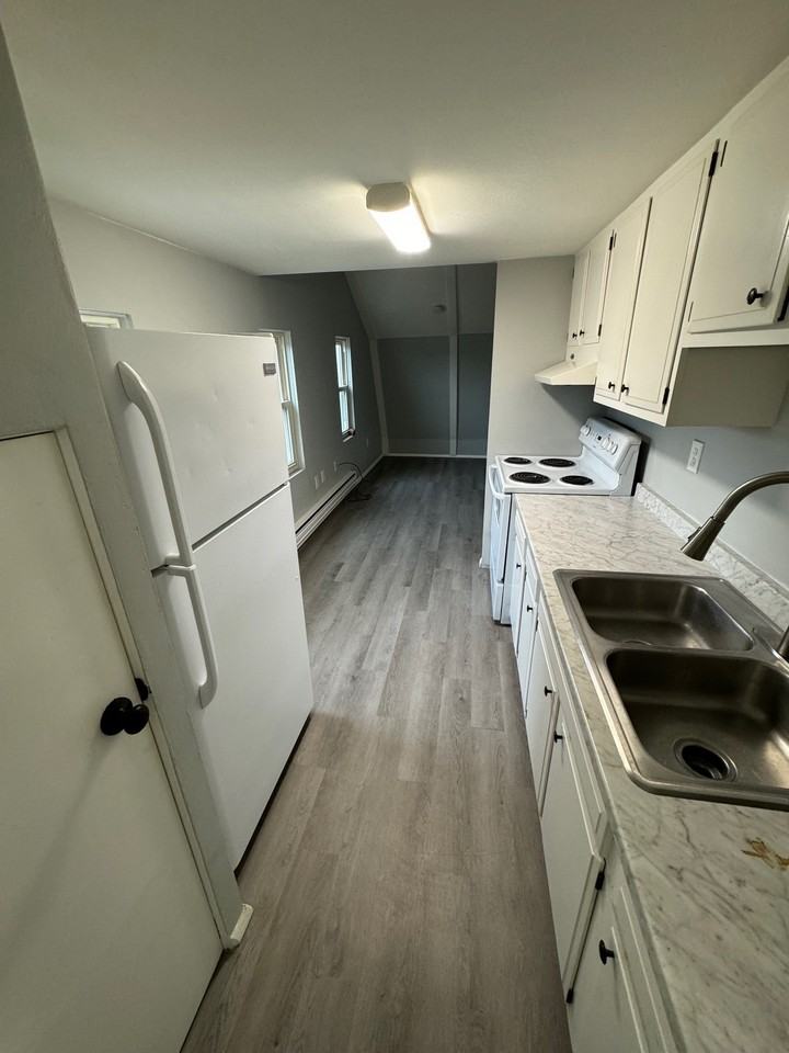 166 South Wade Avenue - Photo 6 of 8