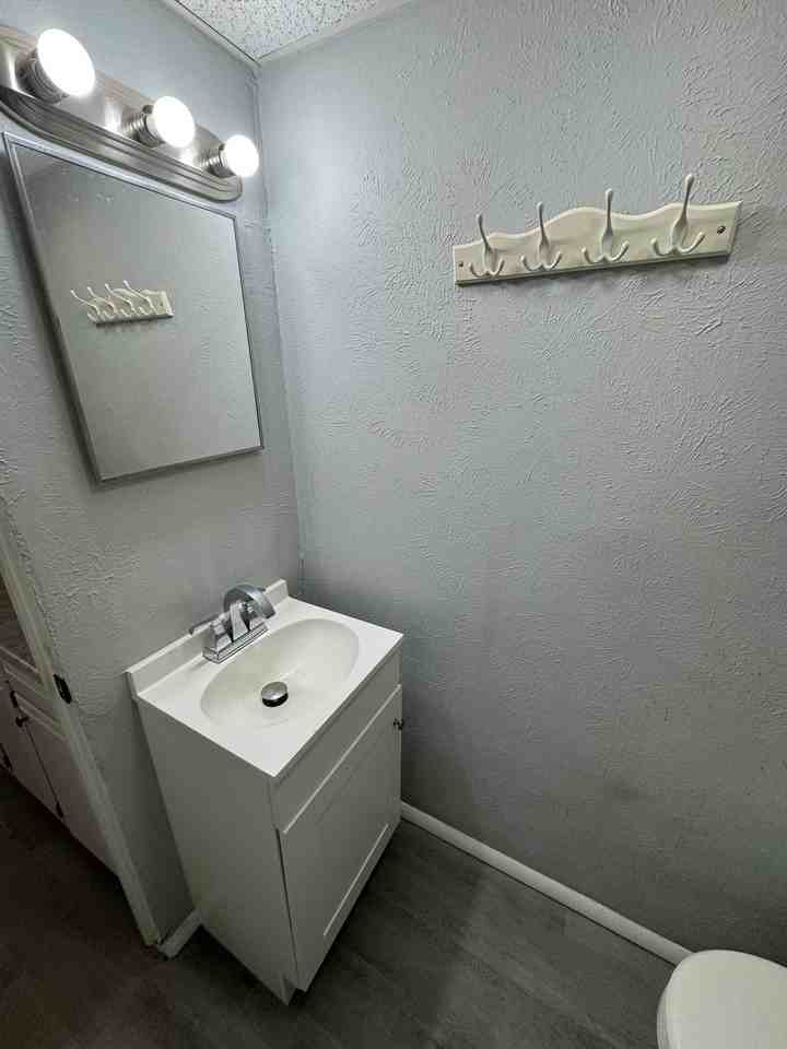 166 South Wade Avenue - Photo 7 of 8