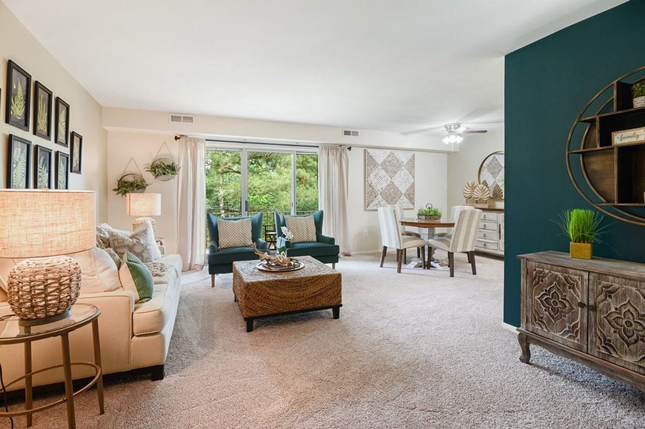 340 N. Summit Ave - Photo 2 of 50