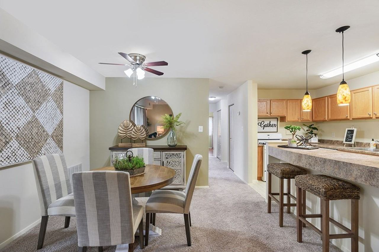 340 N. Summit Ave - Photo 3 of 50