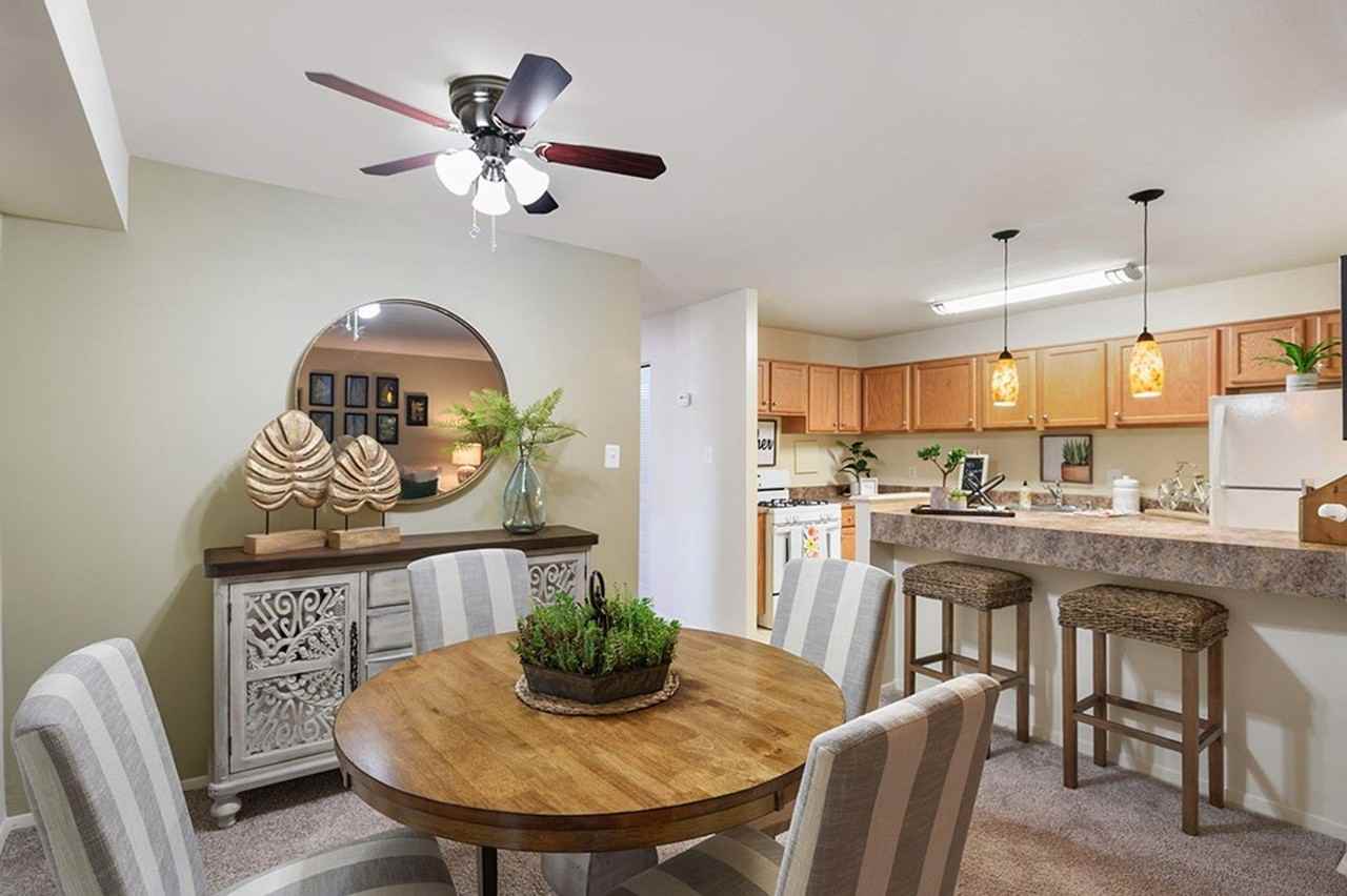 340 N. Summit Ave - Photo 4 of 50