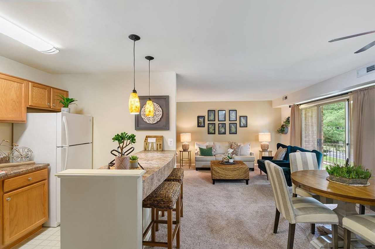 340 N. Summit Ave - Photo 5 of 50