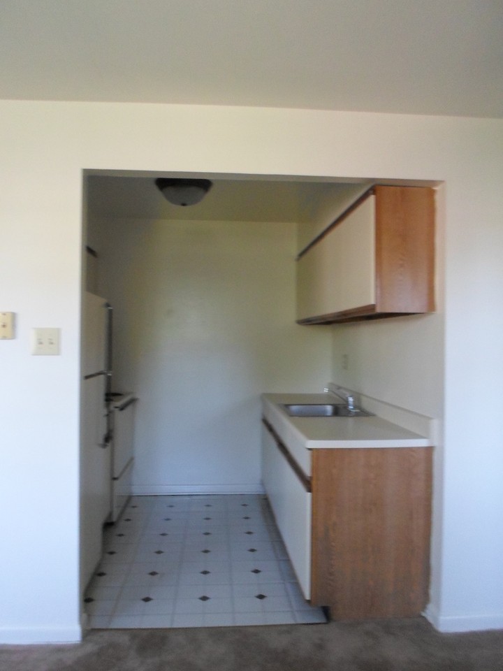 Rosewood Apartments - Photo 4 of 12
