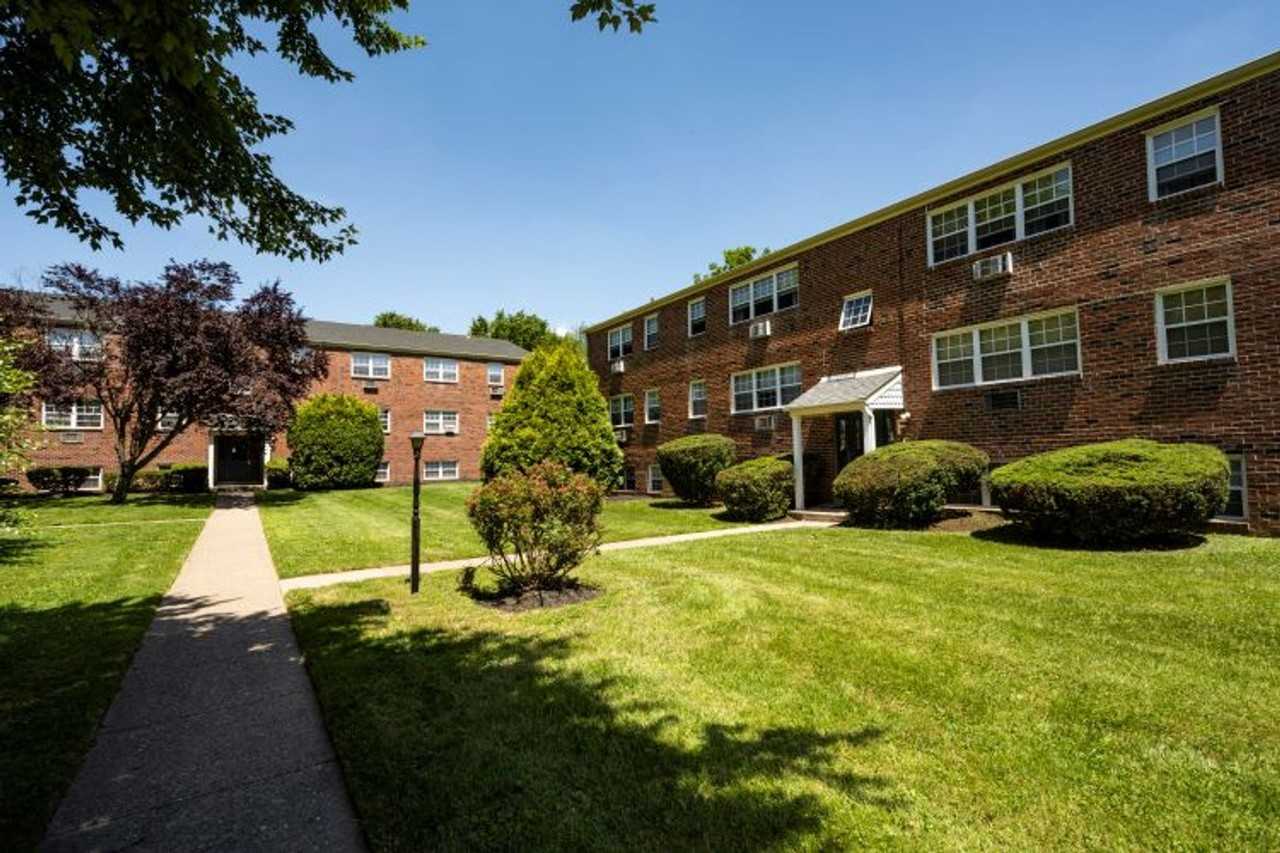 Rosewood Apartments - Photo 7 of 12