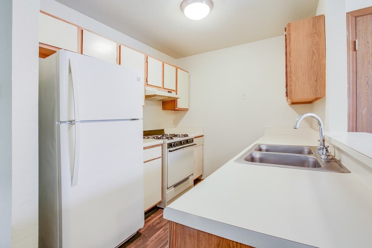 Willow Creek Apartments & Townhomes - Photo 7 of 26