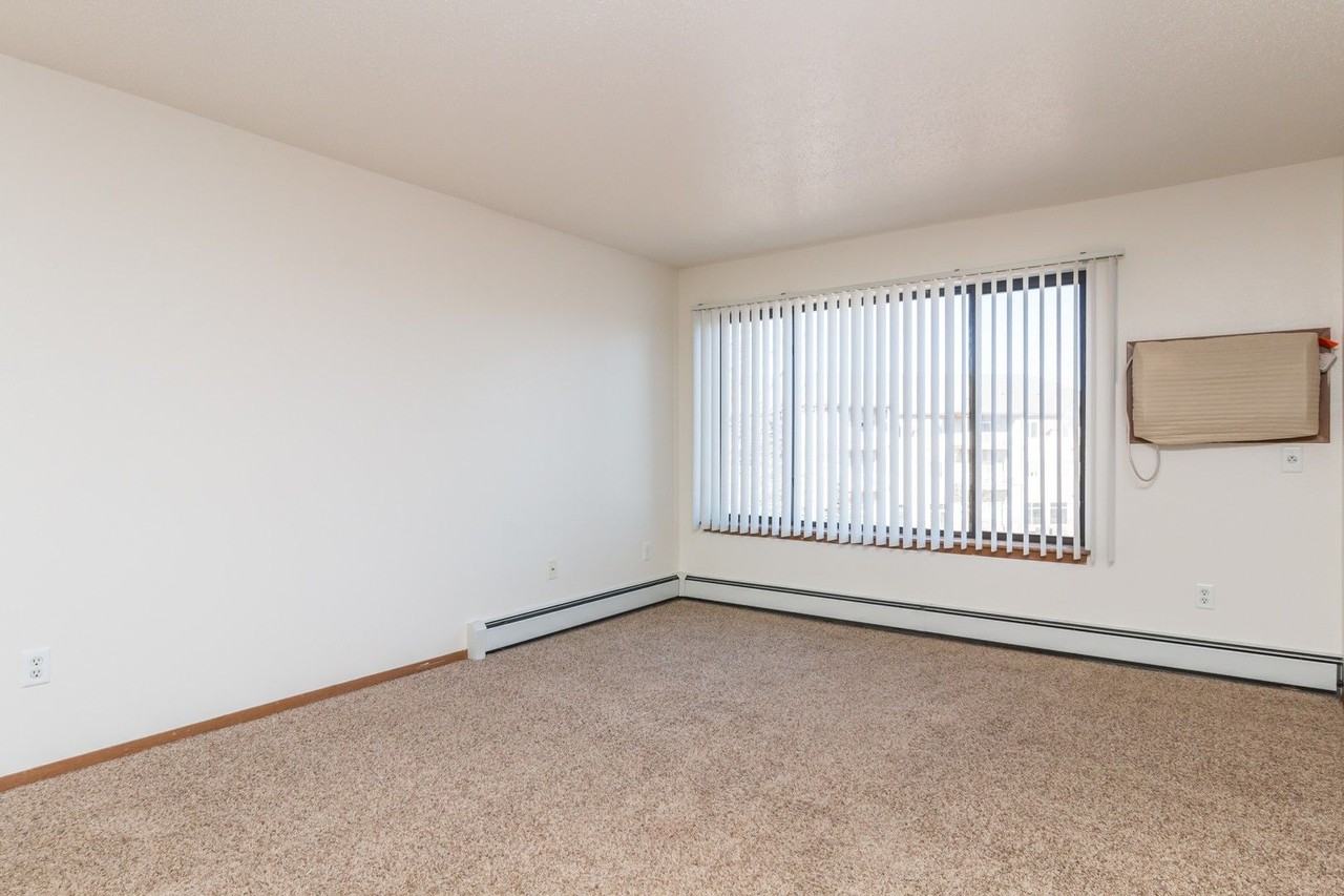 MacArthur Estates - Photo 7 of 22