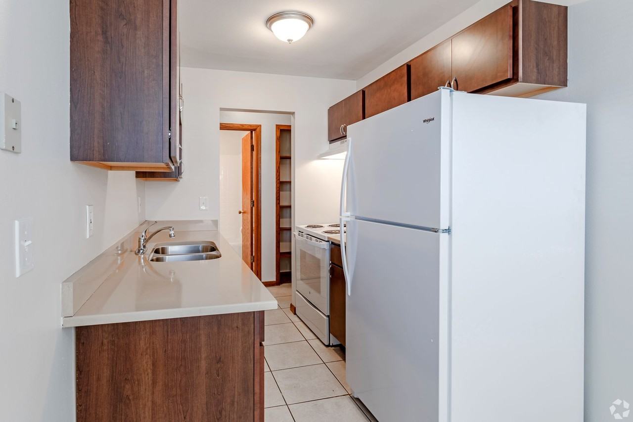 Diamond Pointe Apartments - Photo 3 of 36