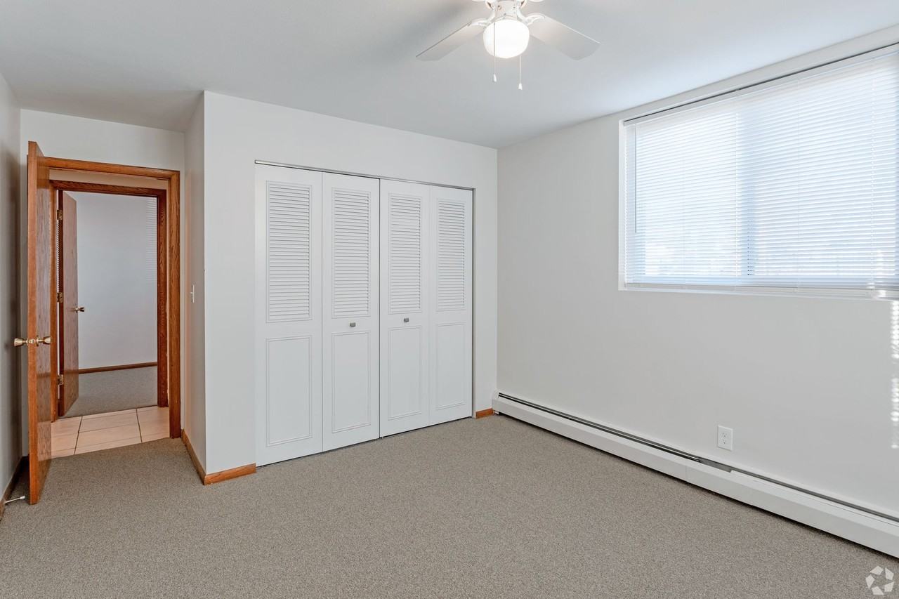 Diamond Pointe Apartments - Photo 6 of 36