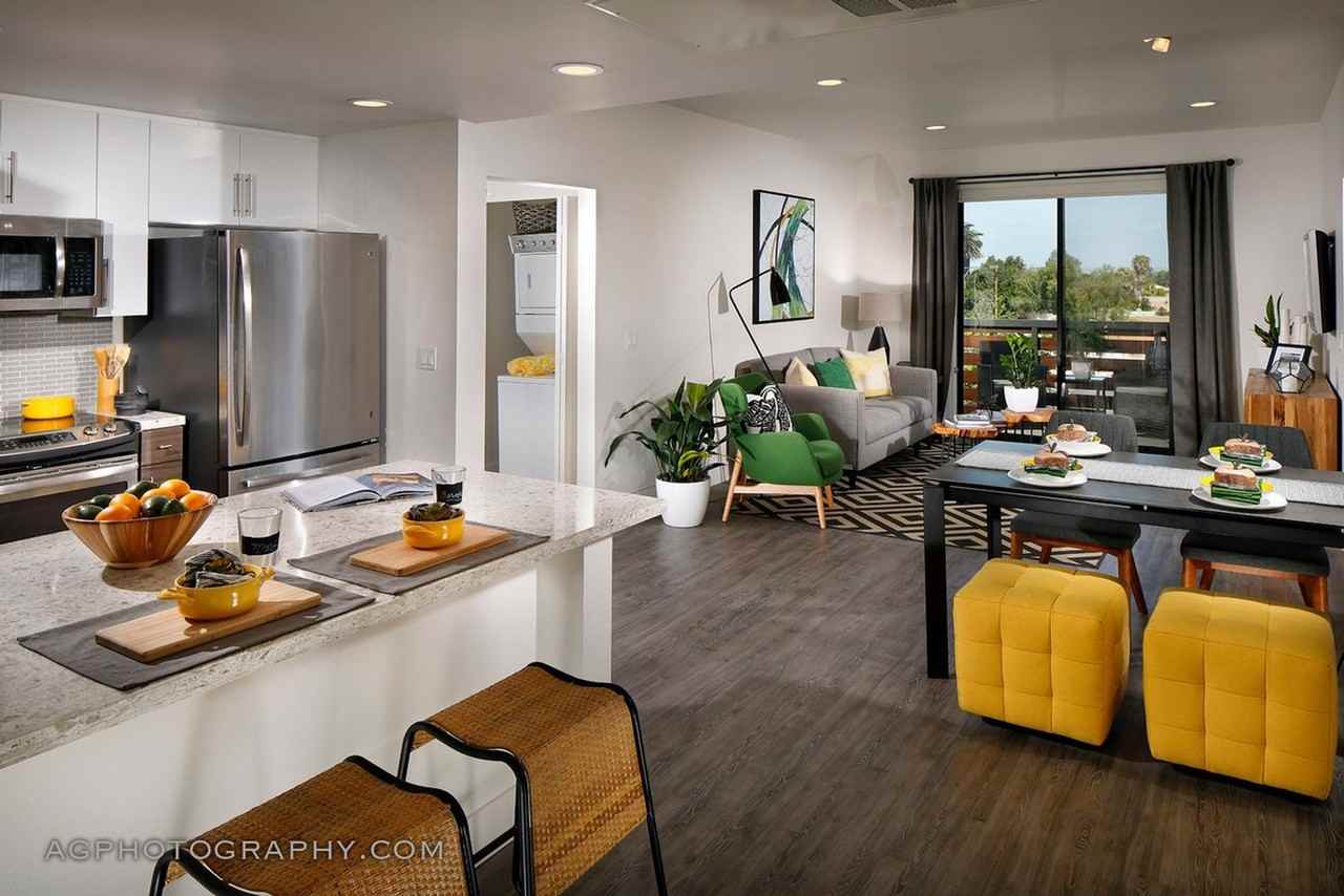 Del Oro On Broadway - Photo 2 of 50