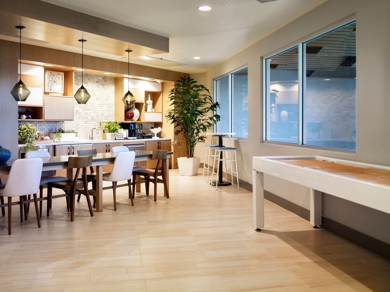 Del Oro On Broadway - Photo 3 of 50