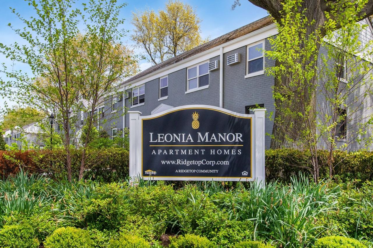 Leonia Manor: In - Photo 3 of 50