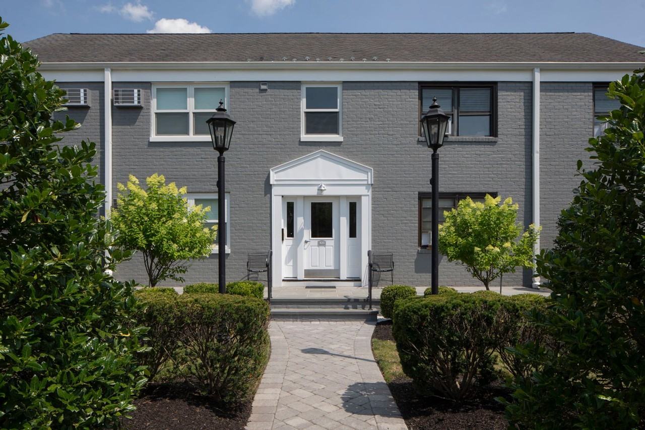 Leonia Manor: In - Photo 6 of 50