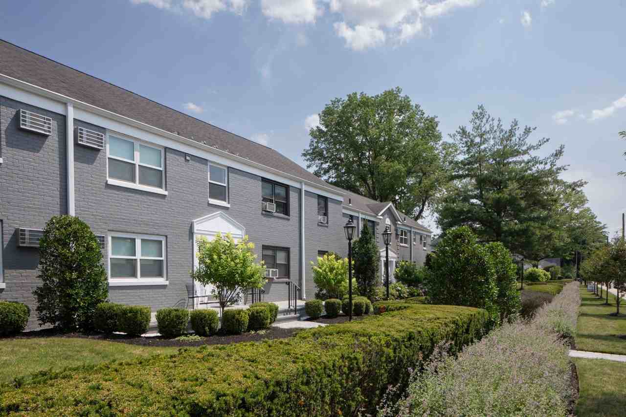 Leonia Manor: In - Photo 7 of 50