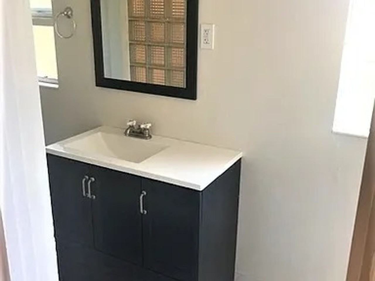 1015 26th St - Photo 7 of 28