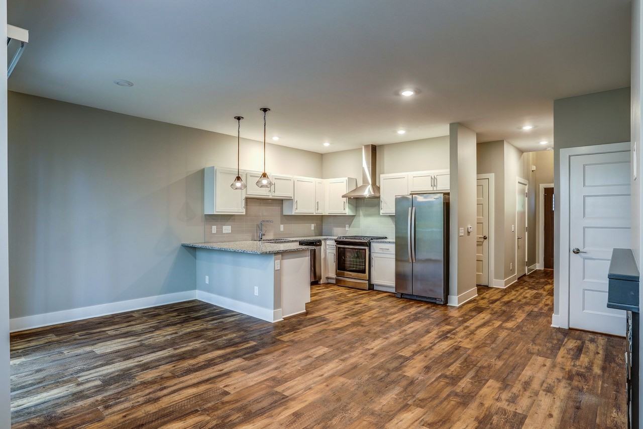 1040 Spaulding Ave SE - Photo 5 of 26