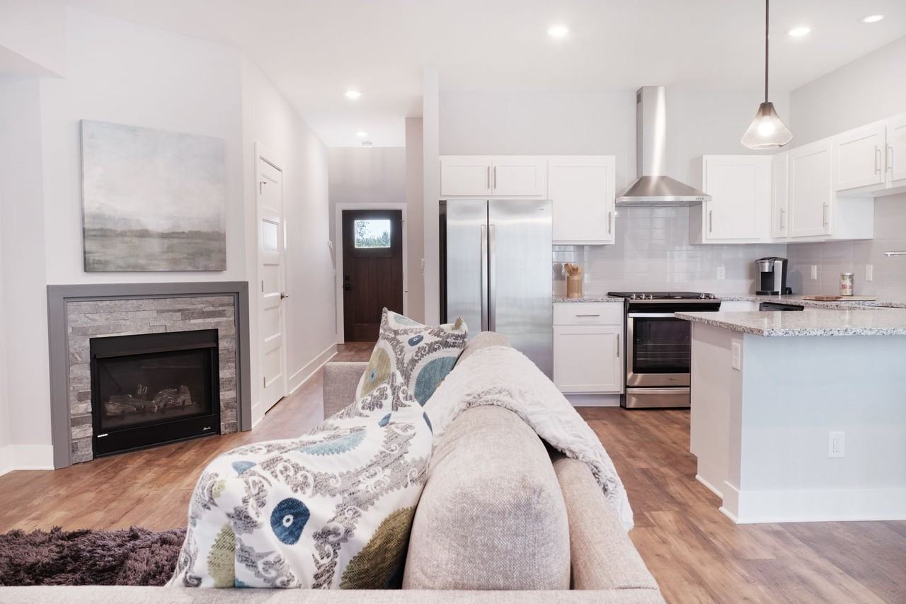 1040 Spaulding Ave SE - Photo 2 of 26