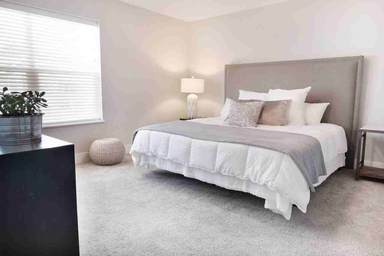 1040 Spaulding Ave SE - Photo 7 of 26