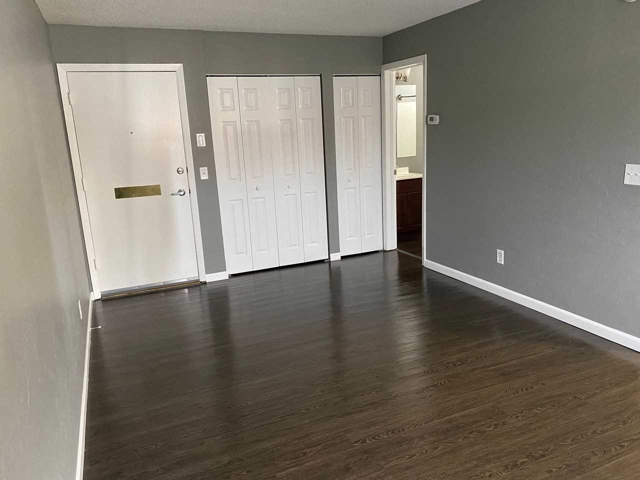 Bridgewater Crossings - Photo 4 of 34