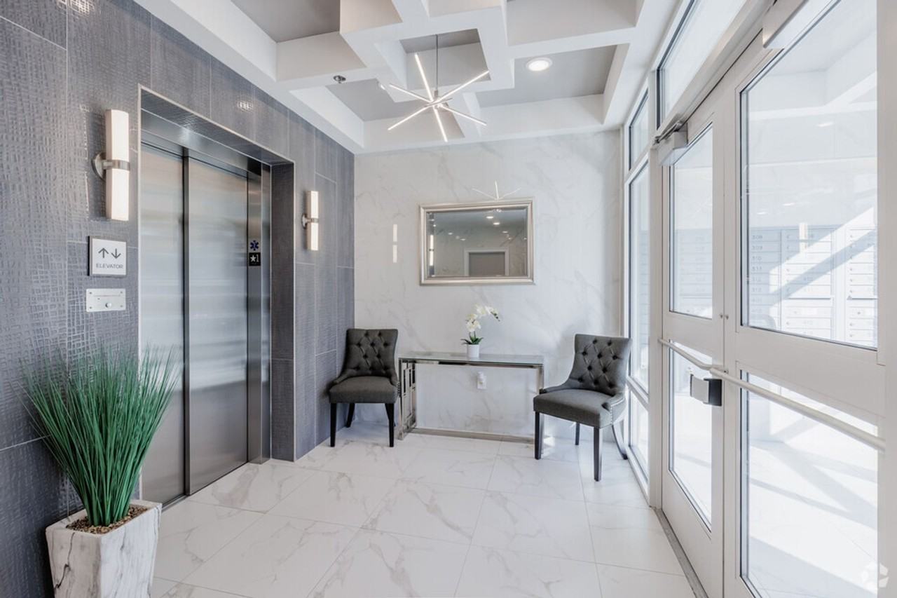 Luxury Modern 1 & 2 Bedroom Apartment Homes - Photo 5 of 50