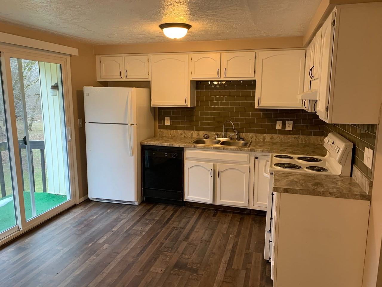 458 South Street #B - Photo 3 of 17