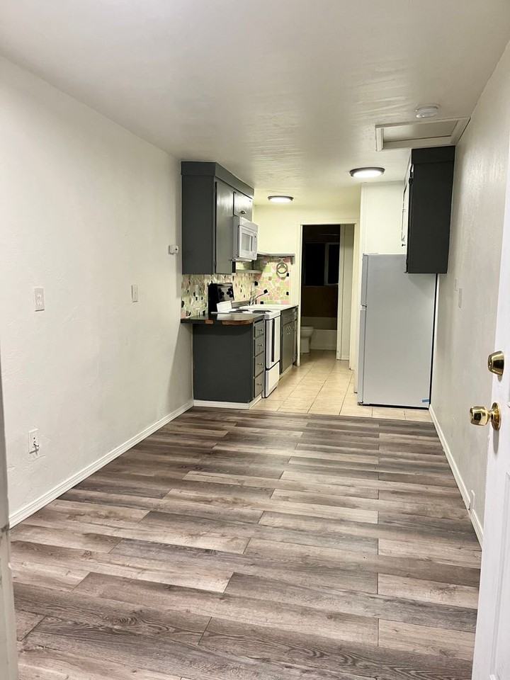 College Place Apartments - Photo 3 of 22