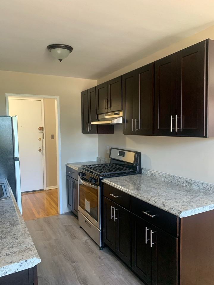 Martin Manor Apartment Homes - Photo 3 of 22