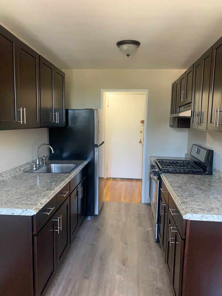 Martin Manor Apartment Homes - Photo 5 of 22