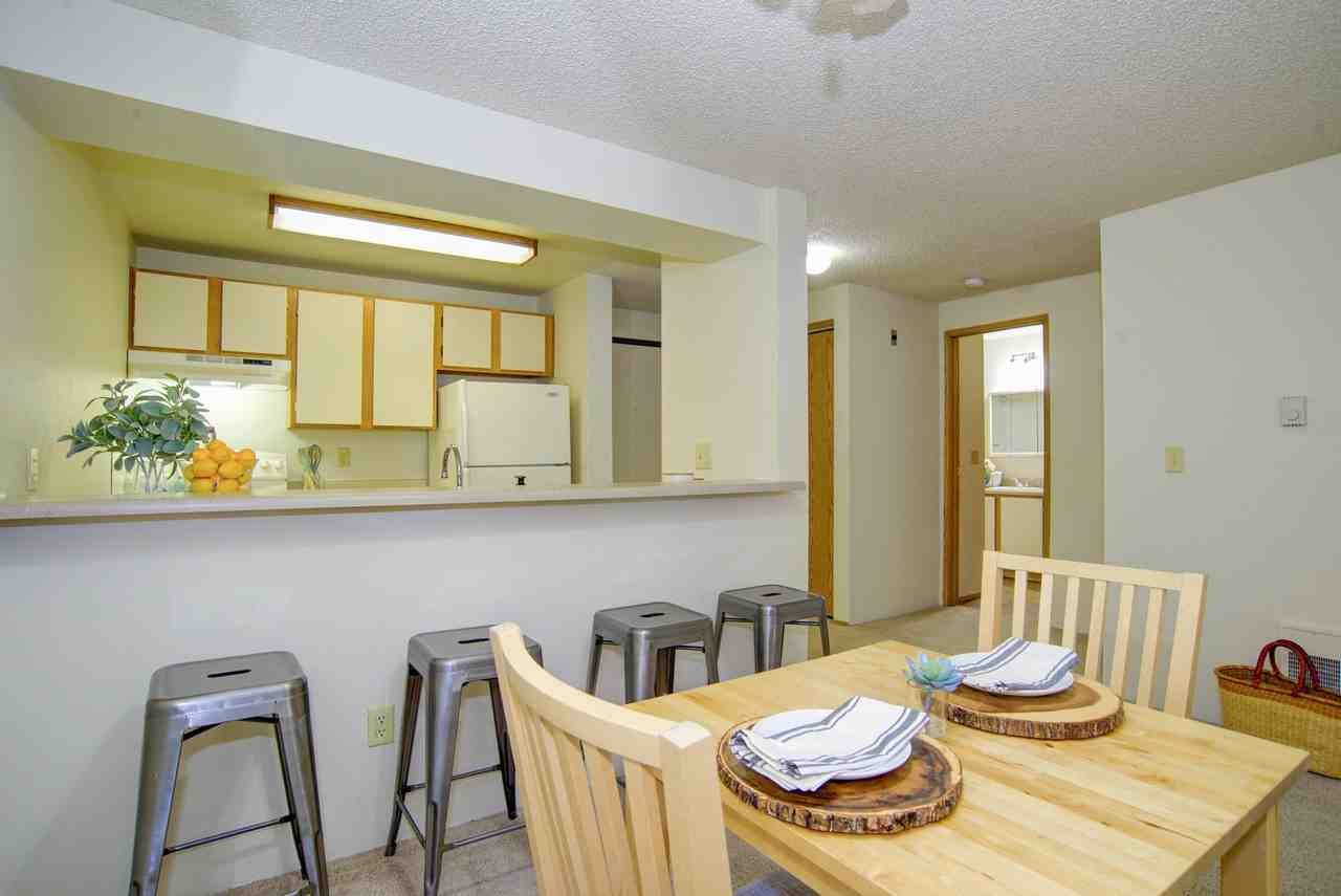 Willow Court Apartments - Photo 6 of 37