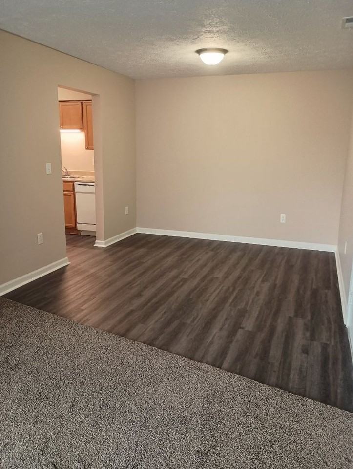 185 - COUNTRY VIEW APARTMENTS - Photo 4 of 50