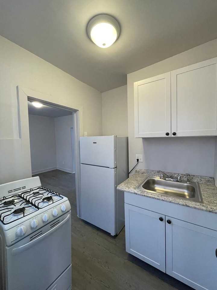 Bellevue - Photo 3 of 8