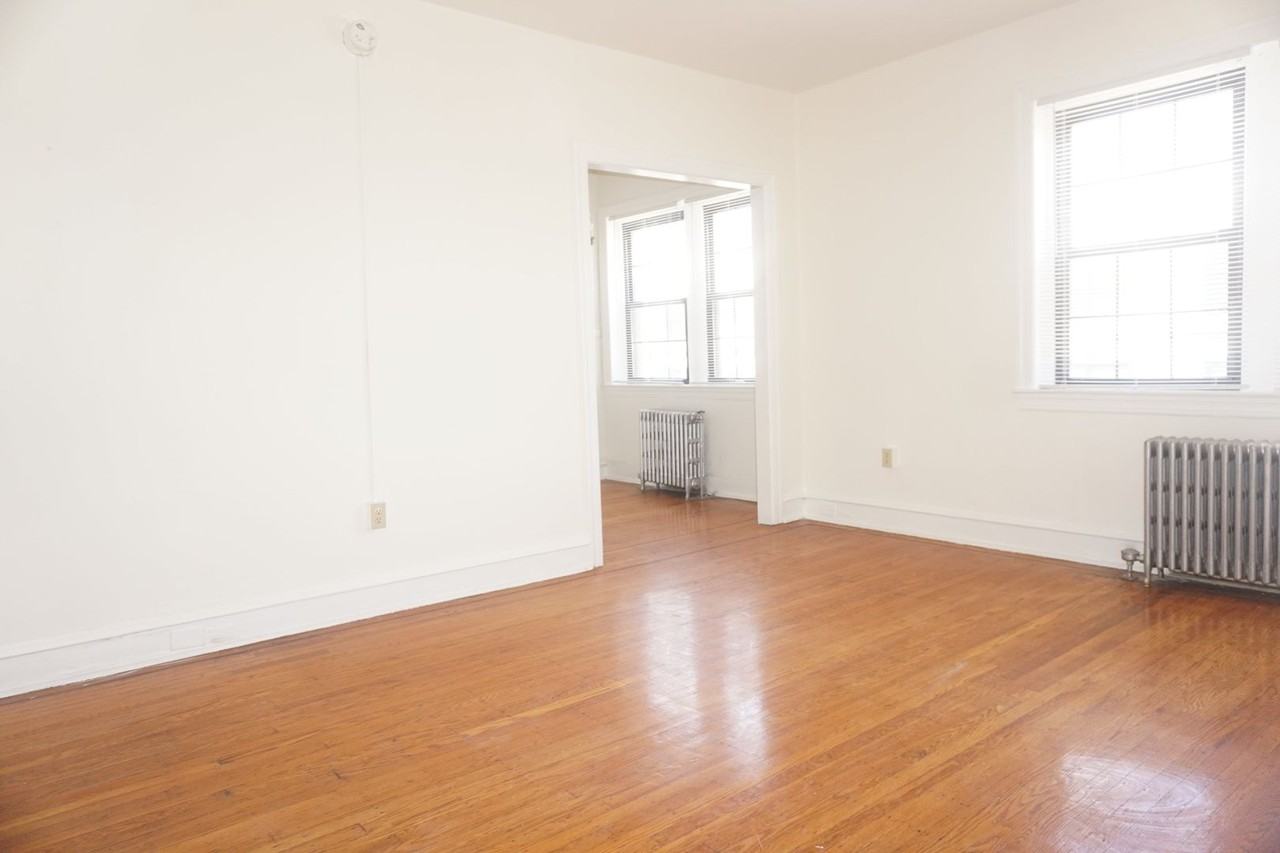 Stratford Court Apartments - Photo 4 of 18