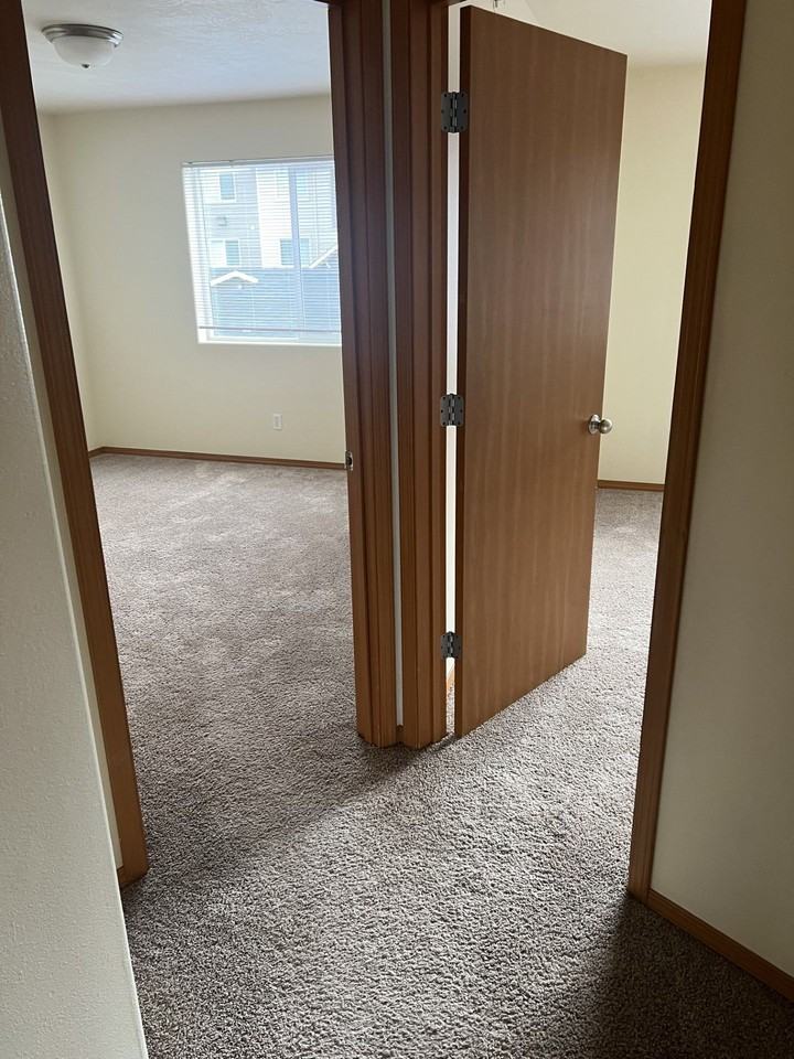 Appleway & Rosewood Apartments - Photo 2 of 22