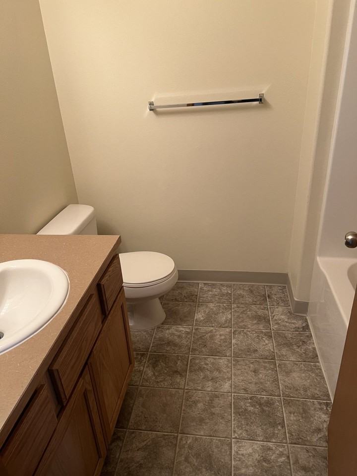 Appleway & Rosewood Apartments - Photo 3 of 22