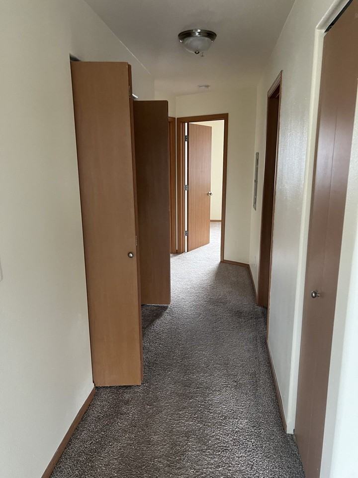 Appleway & Rosewood Apartments - Photo 4 of 22