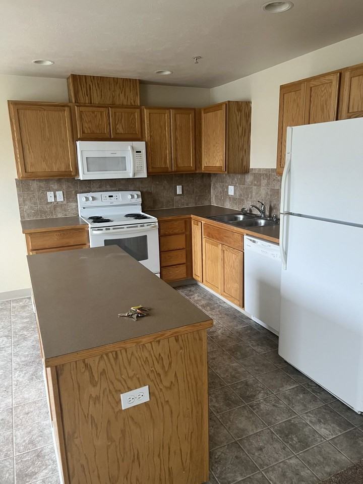 Appleway & Rosewood Apartments - Photo 5 of 22