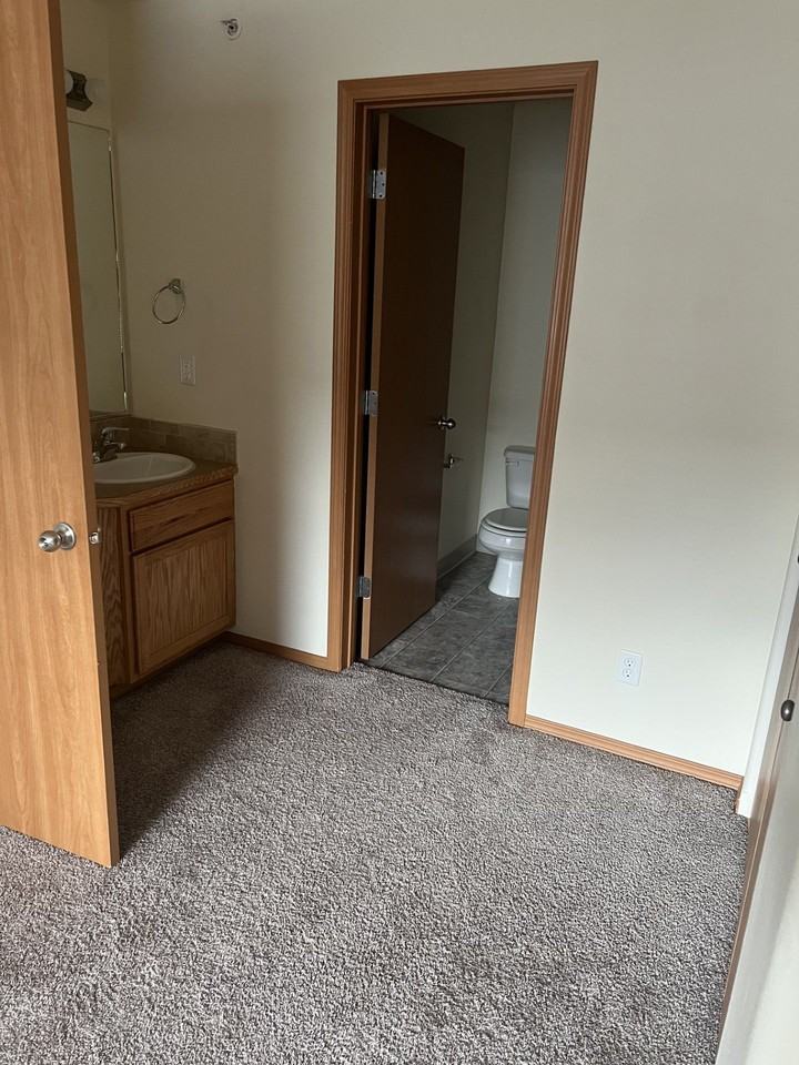 Appleway & Rosewood Apartments - Photo 7 of 22