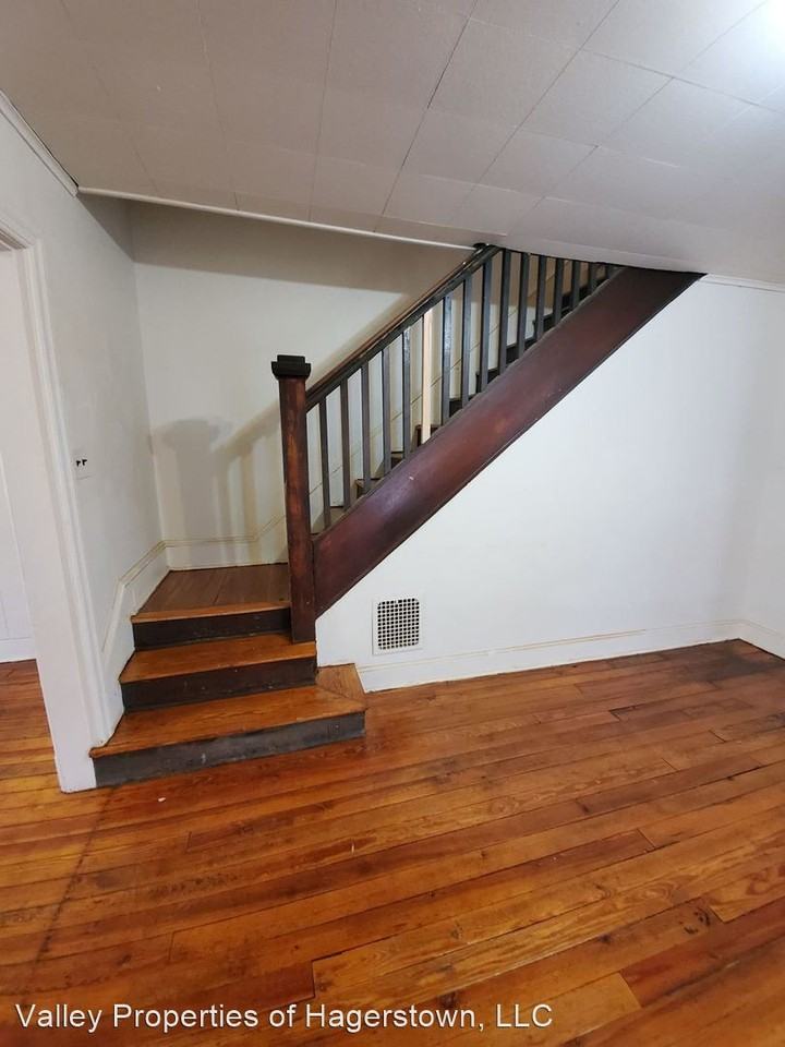 344-346 S Locust St - Photo 2 of 17