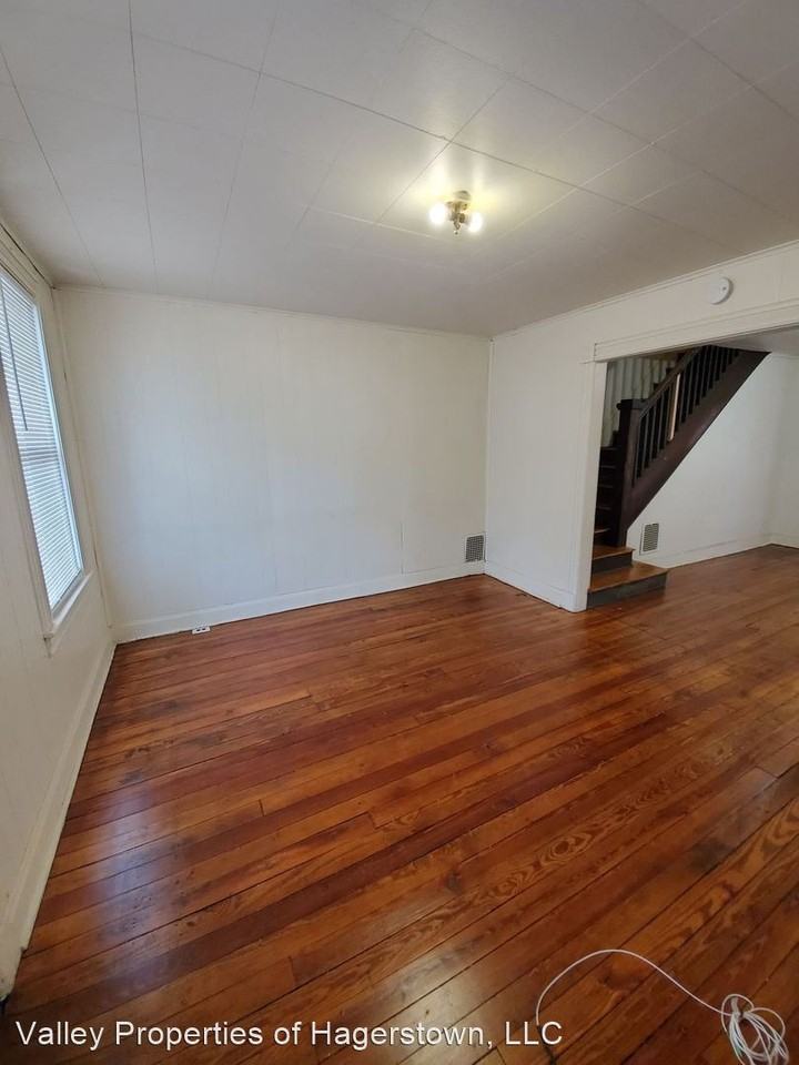 344-346 S Locust St - Photo 3 of 17