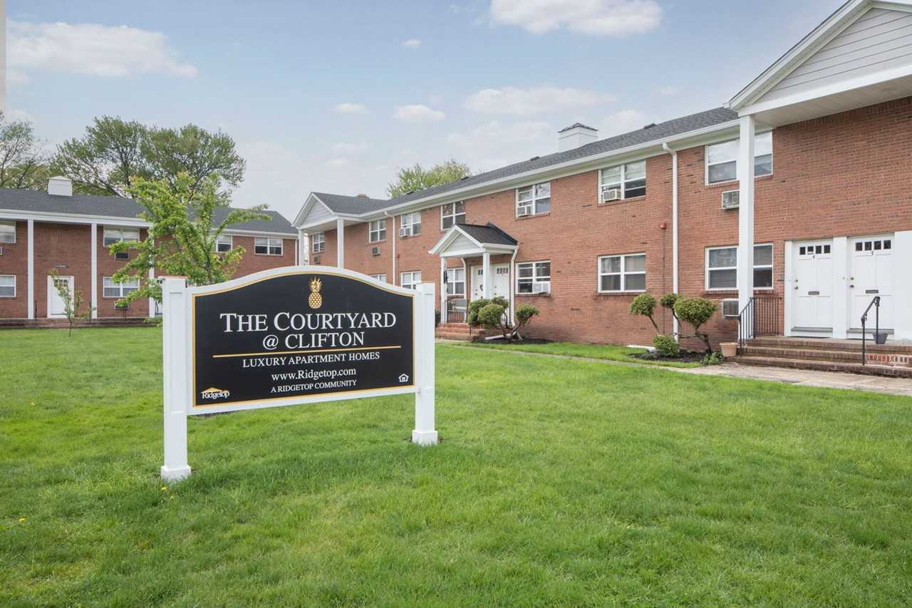 981 Clifton Ave - Photo 2 of 10