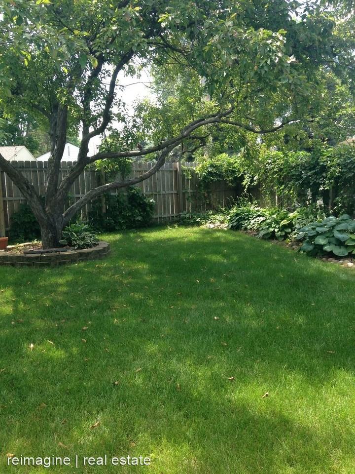 3307 46th Ave N - Photo 2 of 14