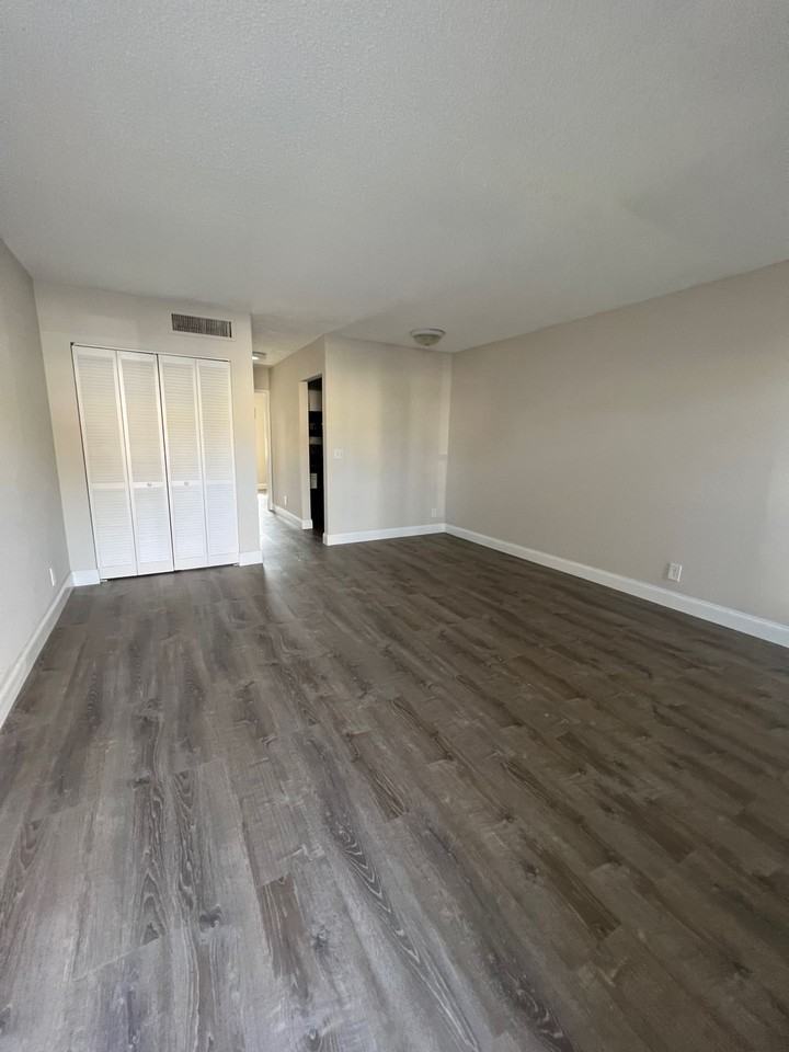 Whispering Palms Apartment Homes Apartments 4850 Ne 5th Ave, Boca