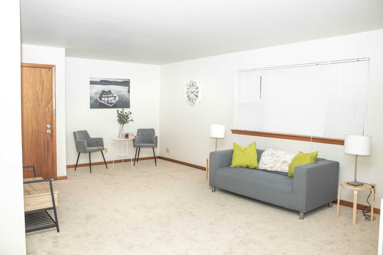 Roxbury Arms - Photo 3 of 33