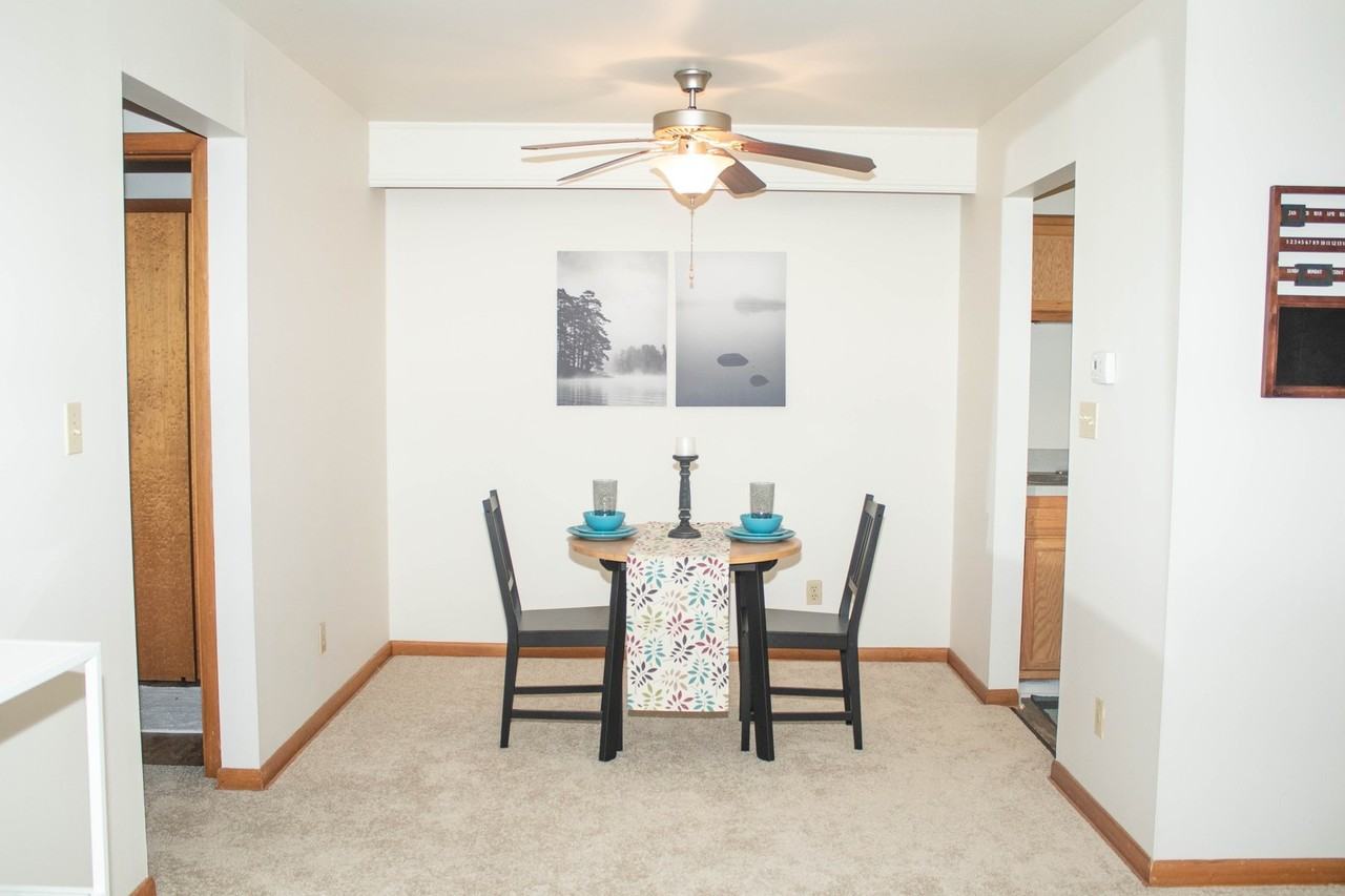 Roxbury Arms - Photo 4 of 33